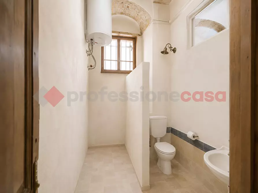 Immagine 8 di Attività commerciale in vendita  in Via vittorio veneto, 16 a Siracusa