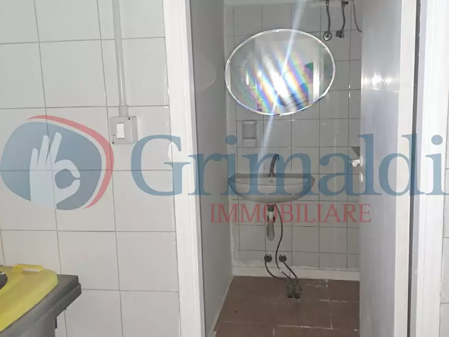 Immagine 5 di Negozio in vendita  in Via Cherubini a Livorno