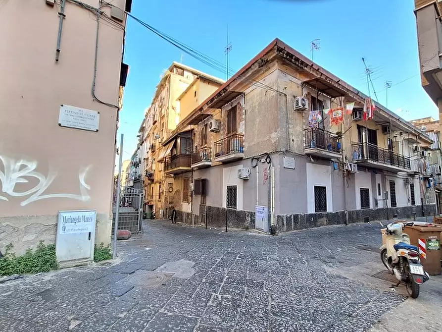 Immagine 1 di Appartamento in vendita  in Via S. Maria Avvocata a Napoli