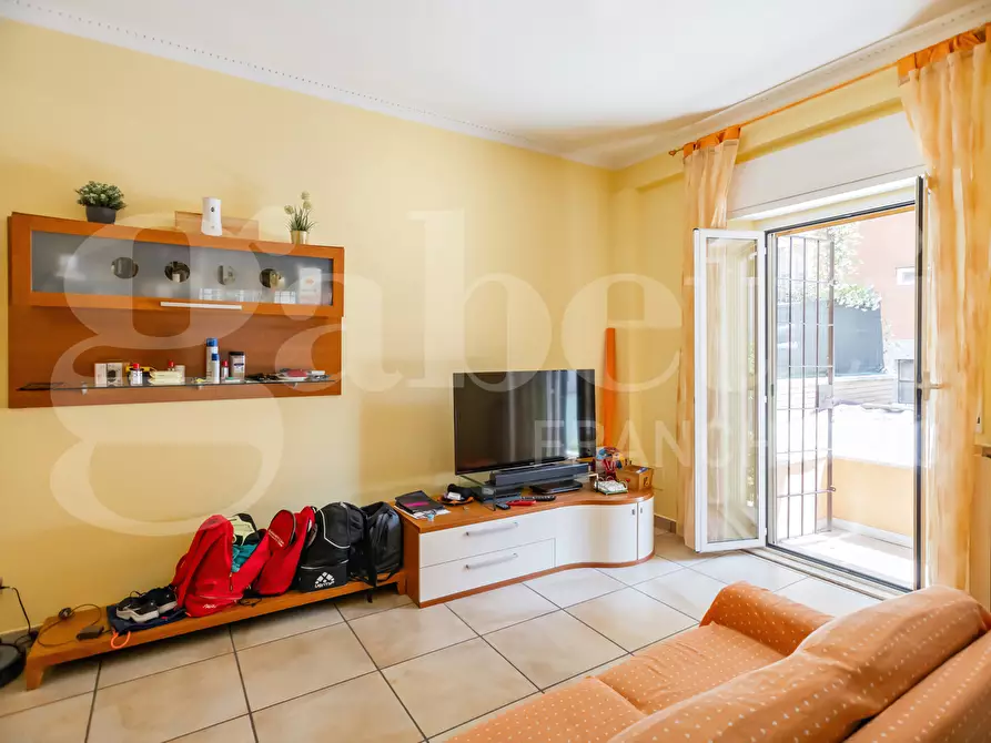 Immagine 3 di Appartamento in vendita  in Via Lucio II a Roma
