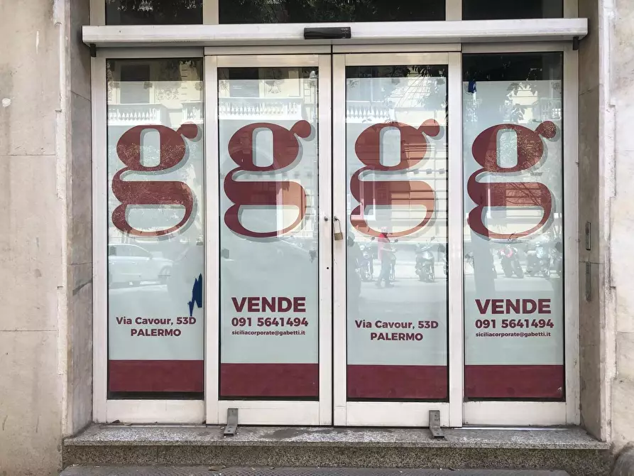 Immagine 4 di Negozio in vendita  in Via Dante, 48 a Palermo