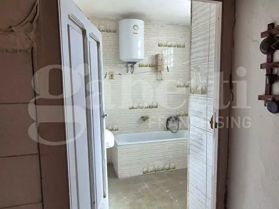 Immagine 16 di Appartamento in vendita  in Piazza Ernesto Cesaro, 13 a Torre Annunziata