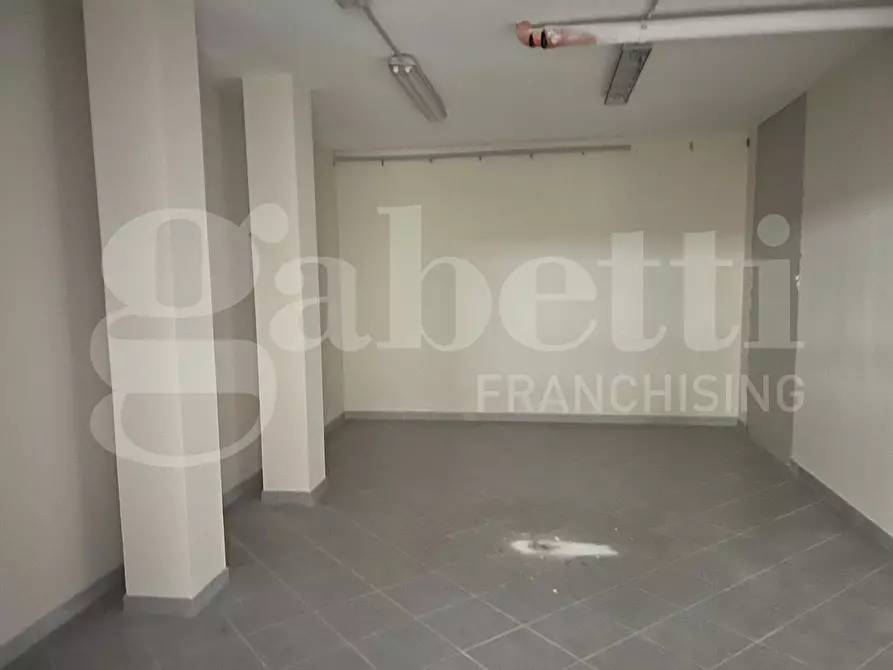 Immagine 4 di Magazzino in vendita  in Via MONSIGNOR OLINDO RUGGIERI, 34 a Martina Franca