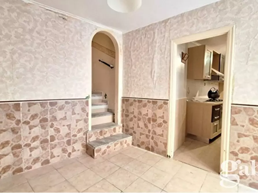 Immagine 14 di Palazzo in vendita  in Via Salita del Petraio a Napoli