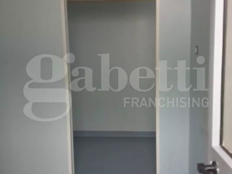 Immagine 10 di Ufficio in vendita  in Via dei Mille, 19 a Torre Annunziata