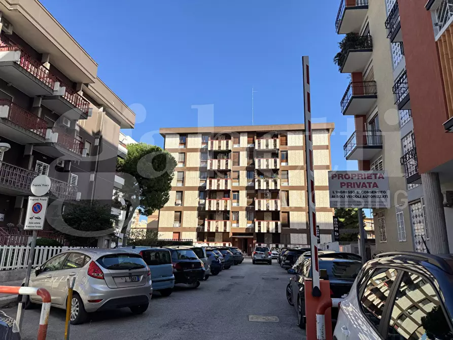 Immagine 2 di Appartamento in vendita  in Viale delle Repubblica, 60 a Bari