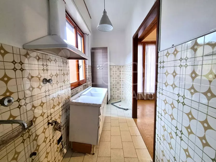 Immagine 5 di Appartamento in vendita  in Via Camillo Sbarbaro a Finale Ligure