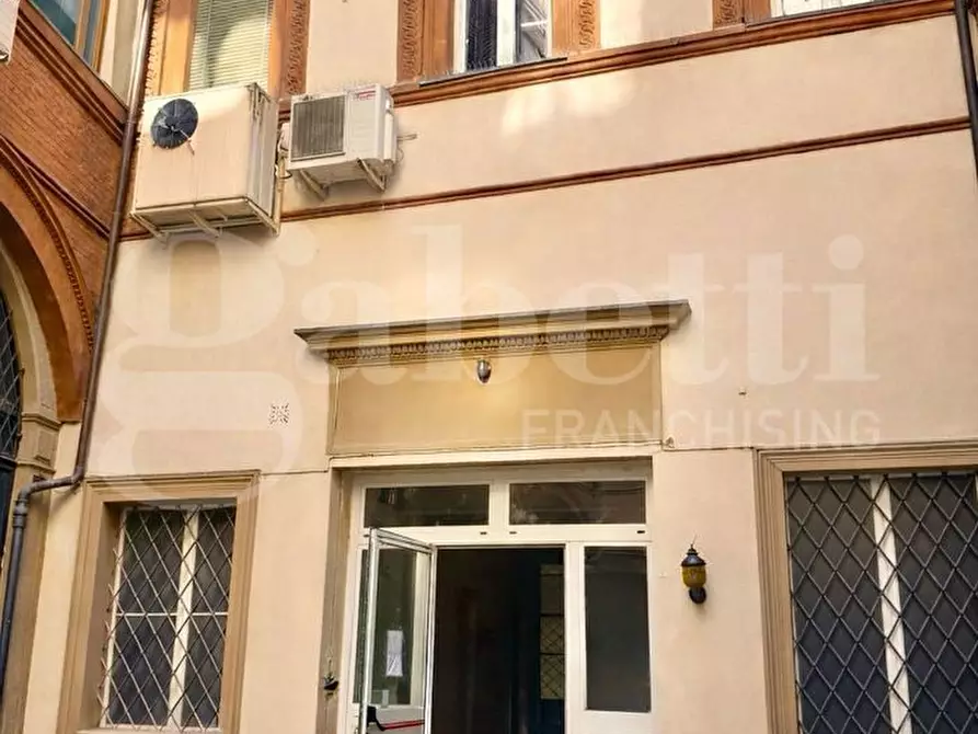 Immagine 7 di Appartamento in vendita  in Via Farini, 24 a Bologna