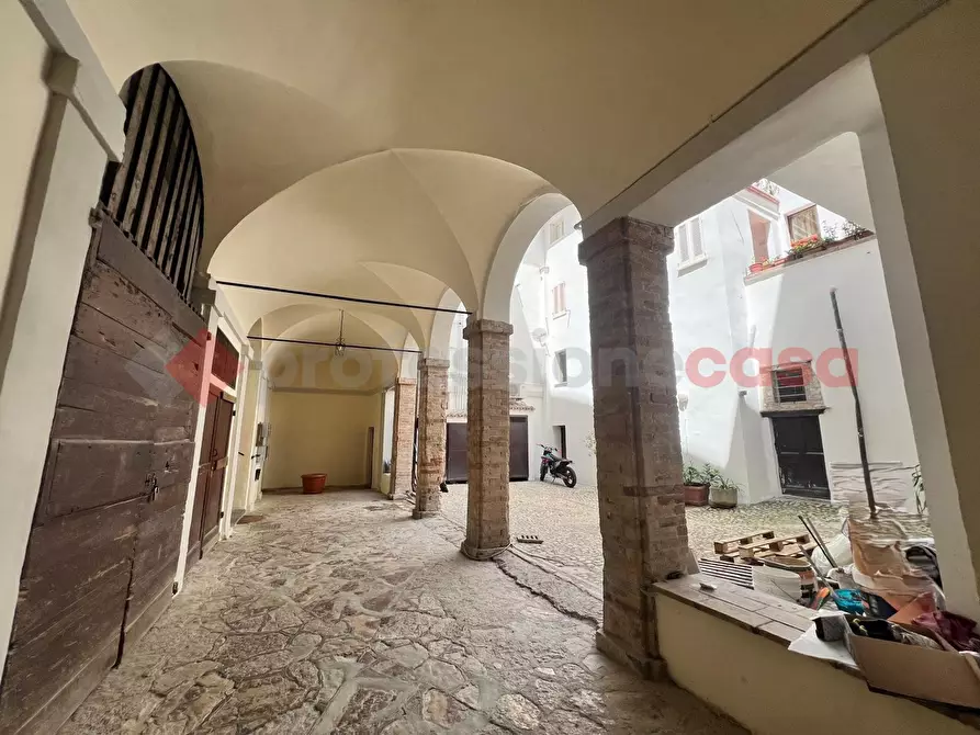 Immagine 2 di Appartamento in vendita  in Piazza Achille Sansi a Spoleto
