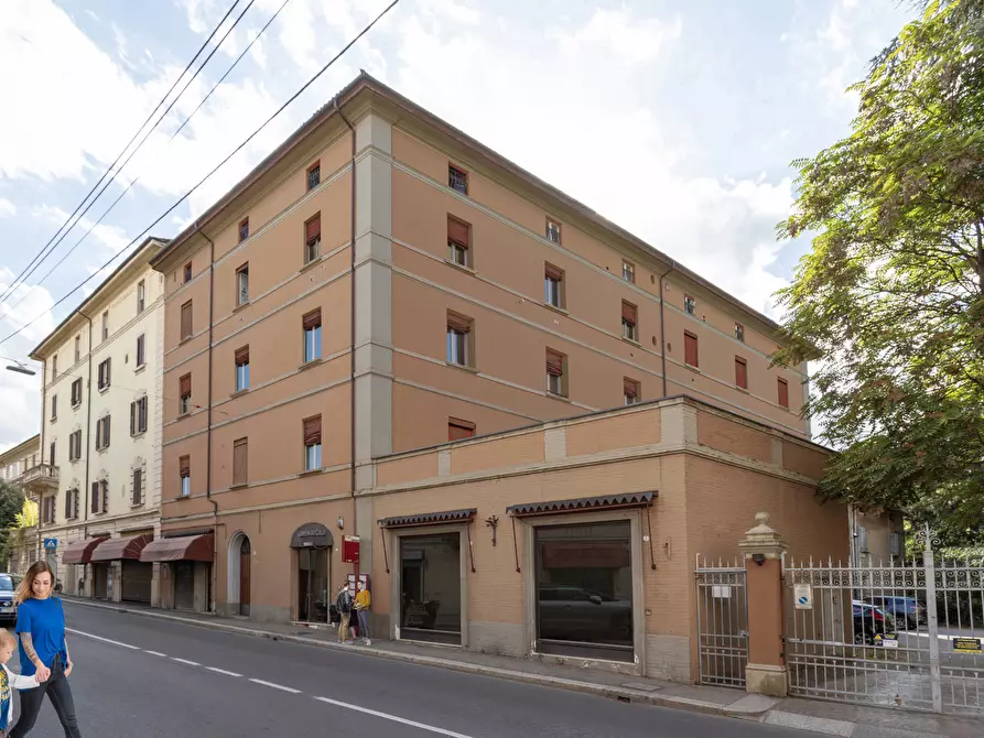 Immagine 1 di Appartamento in vendita  in Via Castiglione, 91 a Bologna