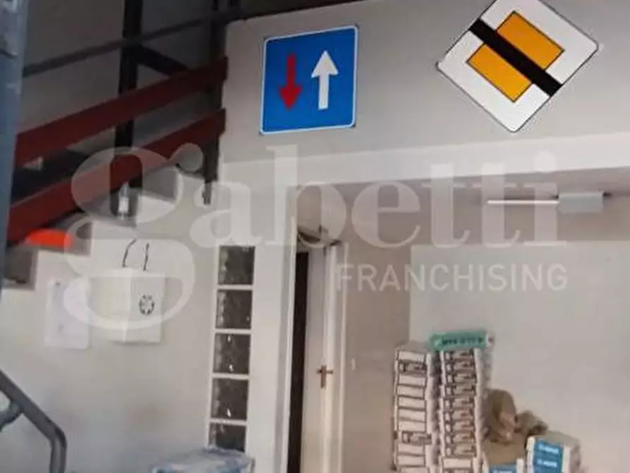 Immagine 4 di Negozio in affitto  in Piazza Umberto I, 3 a Frattaminore