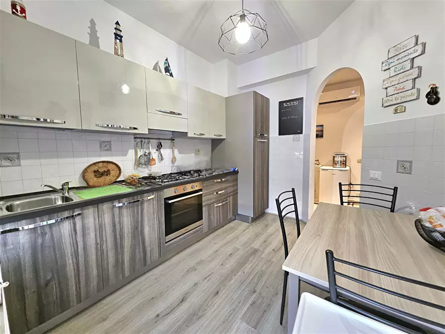 Immagine 7 di Appartamento in vendita  in Via ZINI, 1 a Massa