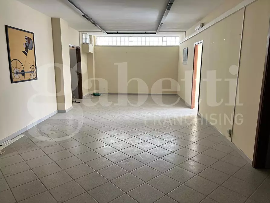 Immagine 20 di Magazzino in vendita  in Via MONSIGNOR OLINDO RUGGIERI, 34 a Martina Franca