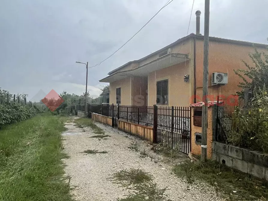 Immagine 32 di Villa in vendita  in Via Miceli III trav., snc a Vitulazio