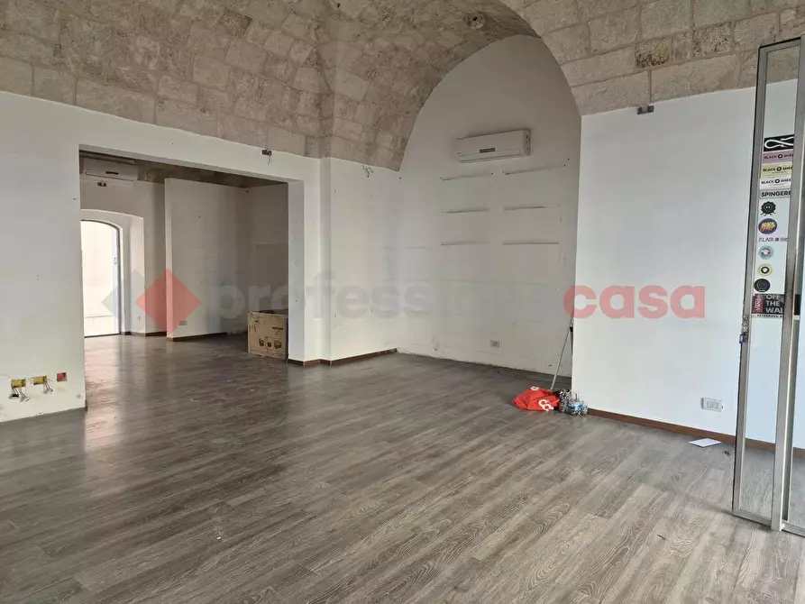 Immagine 3 di Negozio in affitto  in Via CAVOUR a Monopoli