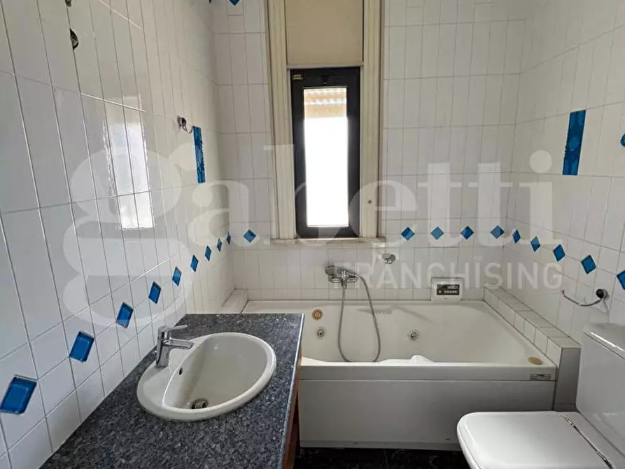 Immagine 17 di Appartamento in vendita  in Via Cesare Diomede Fresa a Bari