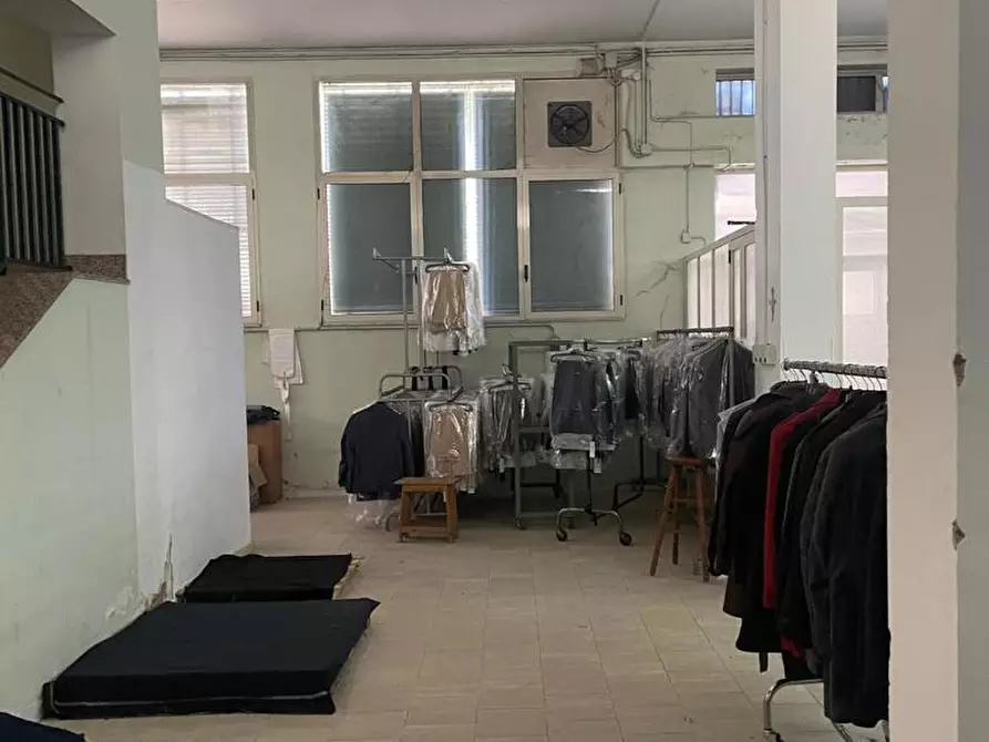 Immagine 4 di Laboratorio in vendita  in Via Cicerone, 5 a Succivo