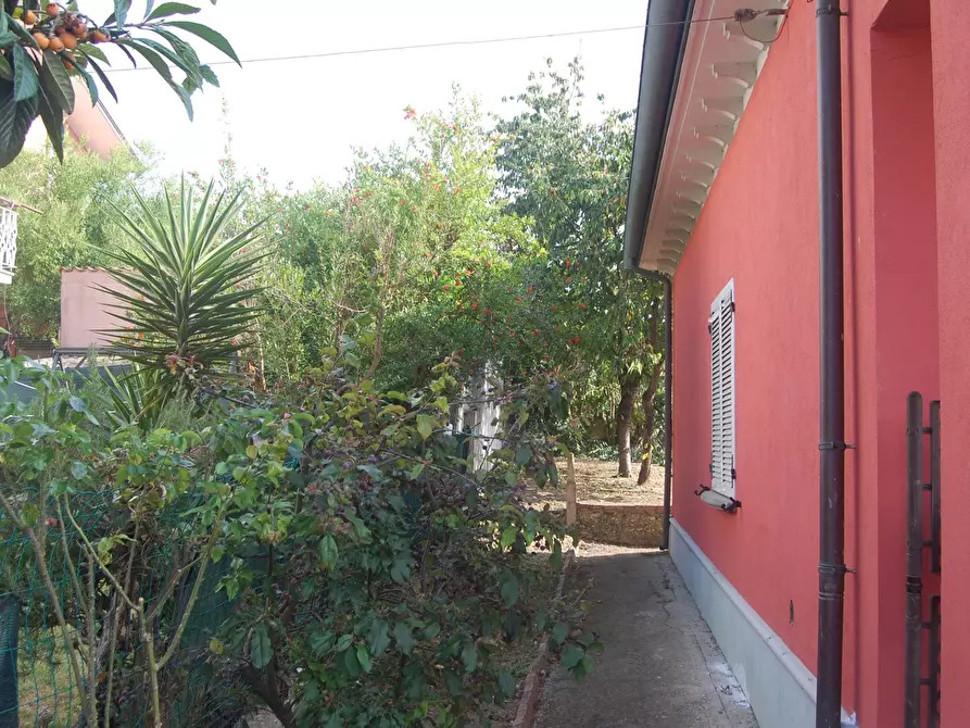 Immagine 2 di Villa in vendita  in Viale CORSICA a Riccione