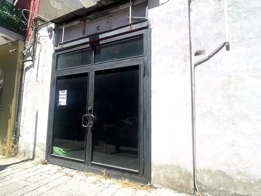 Immagine 1 di Negozio in vendita  in Via Nuova Poggioreale a Napoli