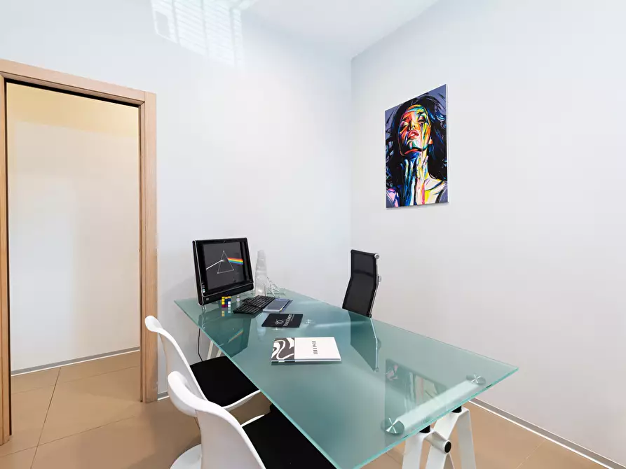 Immagine 18 di Negozio in vendita  in Via Giovanni Gastaldi, 40 a Roma