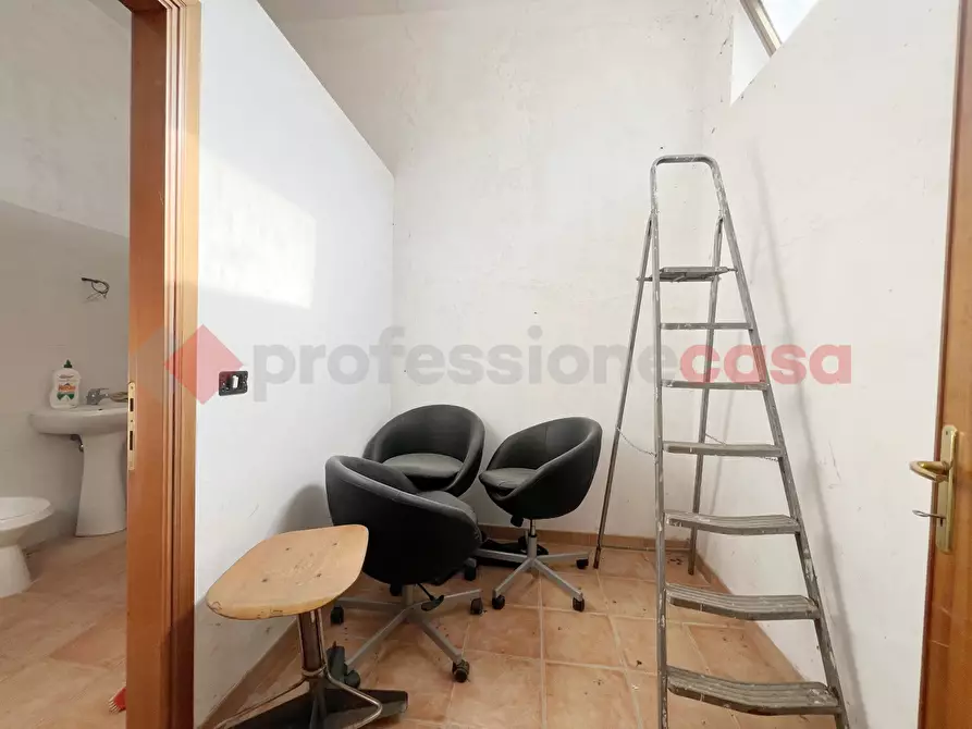 Immagine 7 di Negozio in vendita  in Via Marsicana, 51 a Pescorocchiano