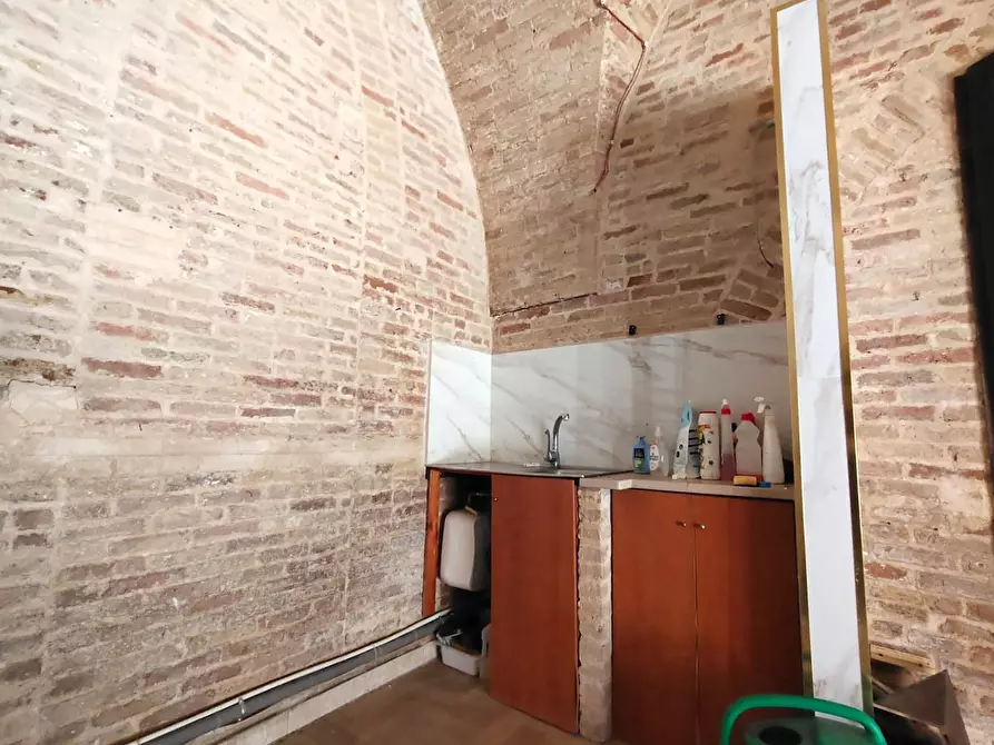 Immagine 12 di Negozio in affitto  in Via FILIPPO D'ALFONSO a San Severo