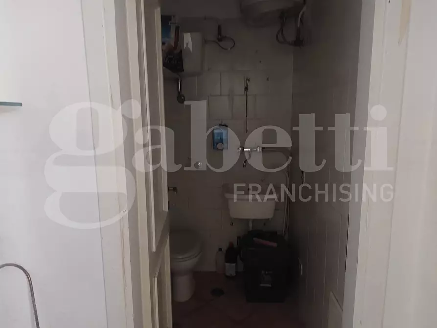 Immagine 5 di Negozio in vendita  in Via ANTONIO GENOVESI, 1 a Catanzaro