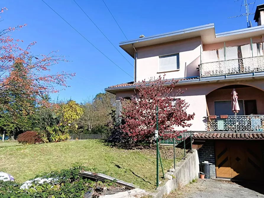 Immagine 29 di Villa in vendita  in Via roma, 83 a Castronno