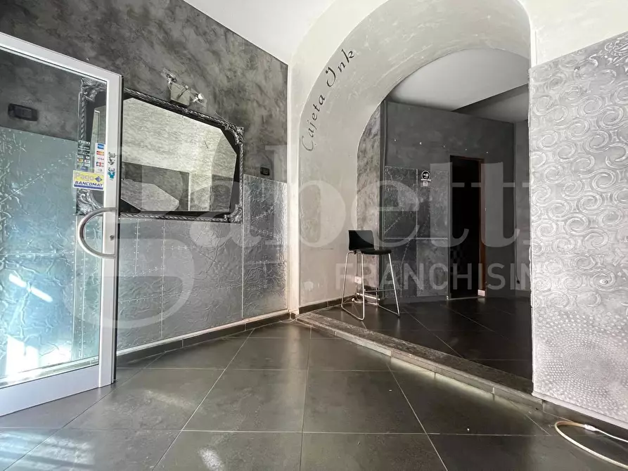 Immagine 5 di Negozio in affitto  in Via Duomo, s.n.c. a Gaeta