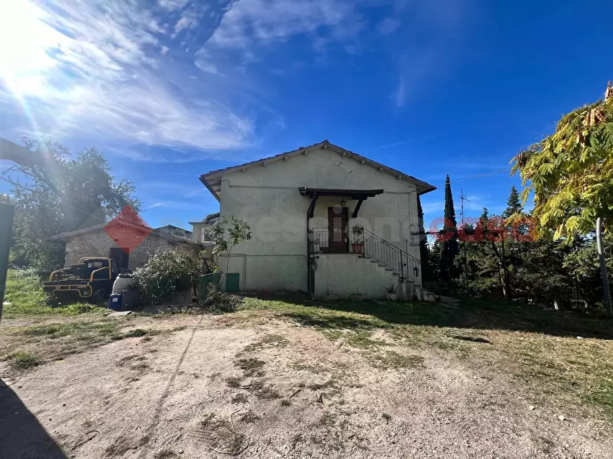 Immagine 2 di Casa trifamiliare in vendita  in LocalitÃ  Bazzano Superiore a Spoleto