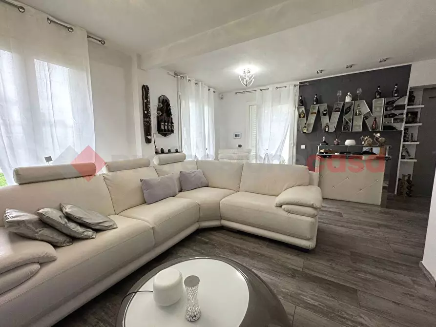 Immagine 5 di Villa in vendita  in Via BARTOLENA a Livorno