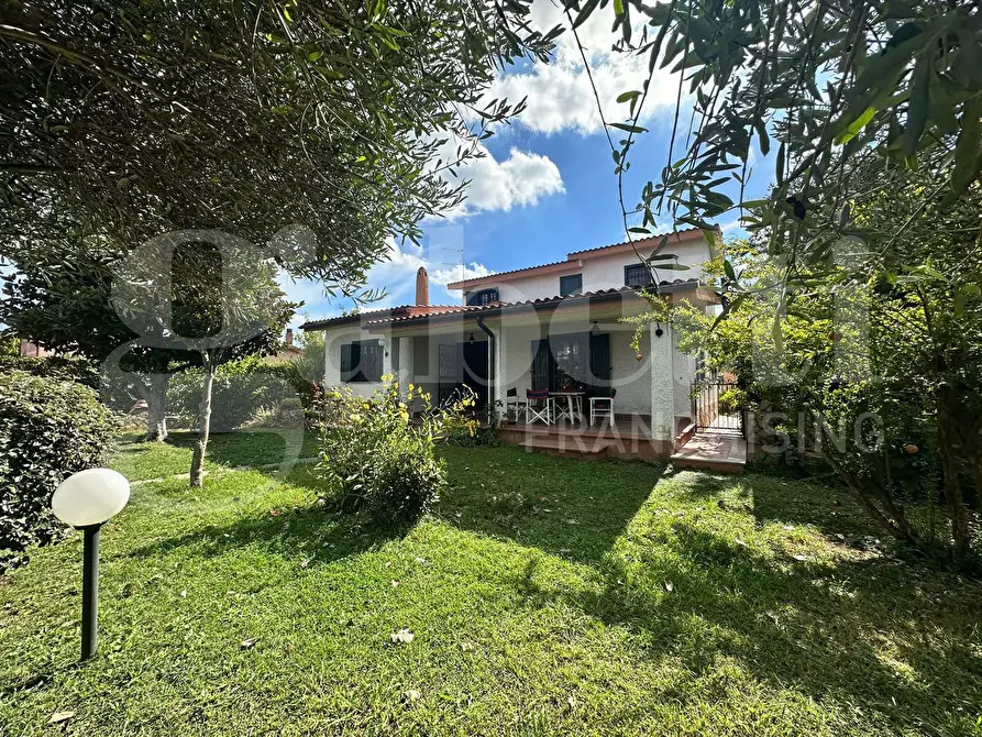 Immagine 1 di Villa in vendita  in Via mare della feconditÃ , 28 a Ardea