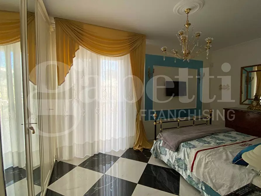 Immagine 16 di Casa trifamiliare in vendita  in Via Andrea Gusmai a Trani