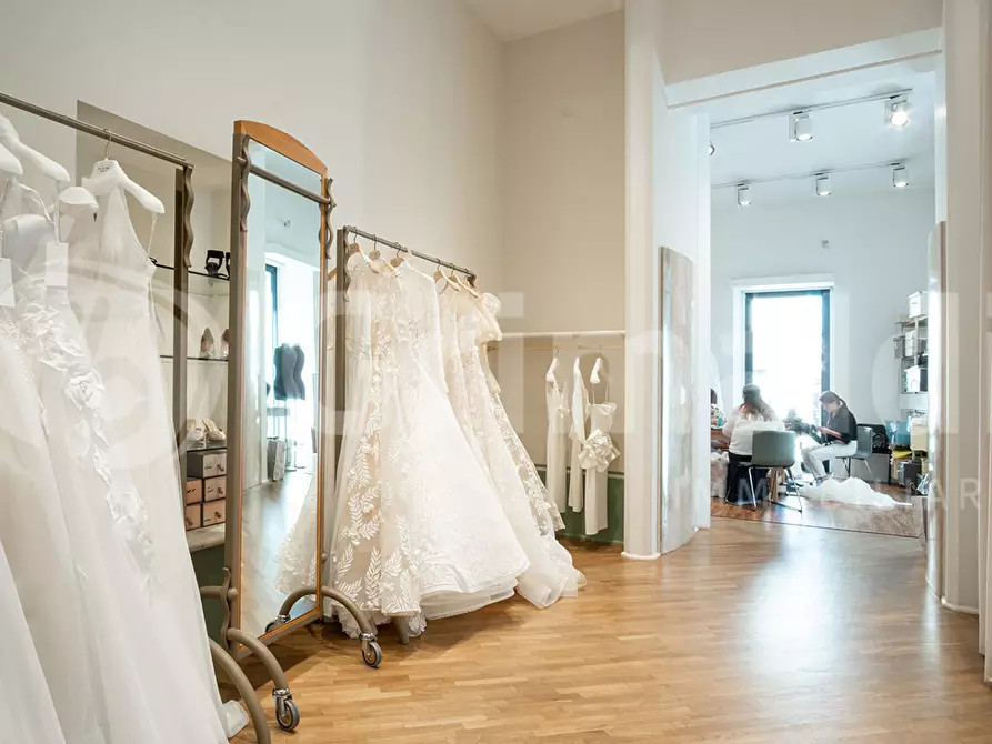 Immagine 14 di Negozio in vendita  in Piazza Annunziata, 12 a Marigliano