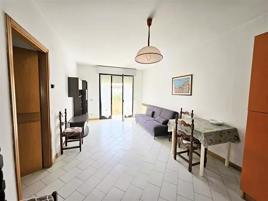 Immagine 2 di Appartamento in vendita  in Via RONCHI, 48 a Massa