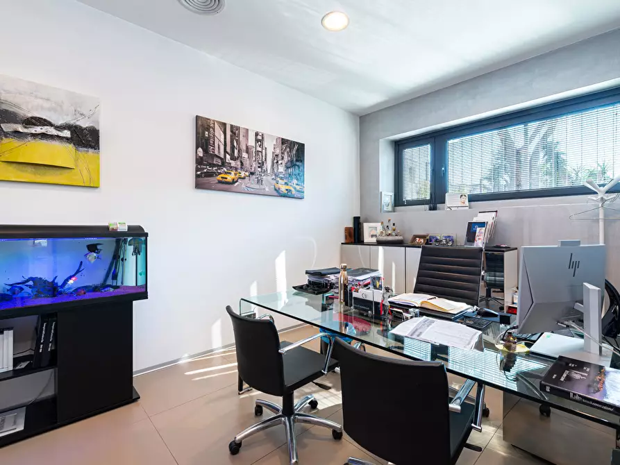 Immagine 19 di Negozio in vendita  in Via Giovanni Gastaldi, 40 a Roma