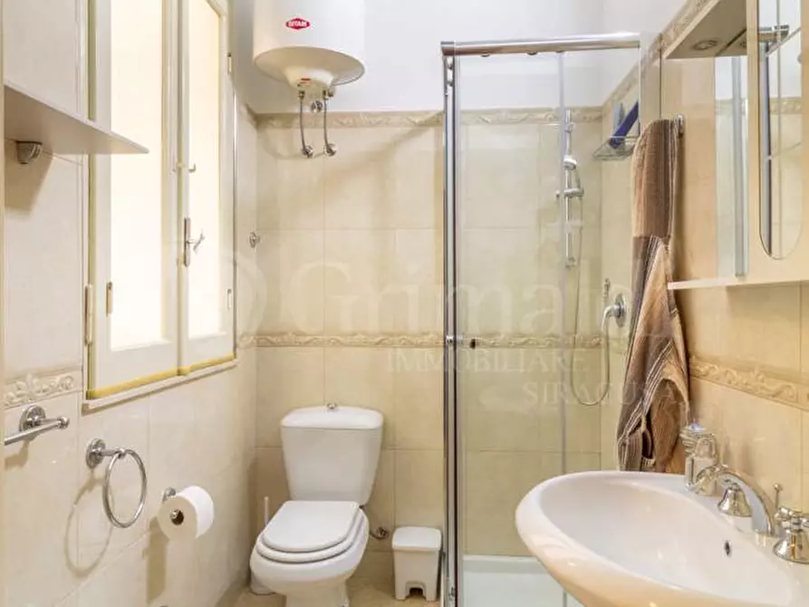 Immagine 8 di Appartamento in vendita  in Piazza Umberto I Vico Dolfi, 0 a Avola