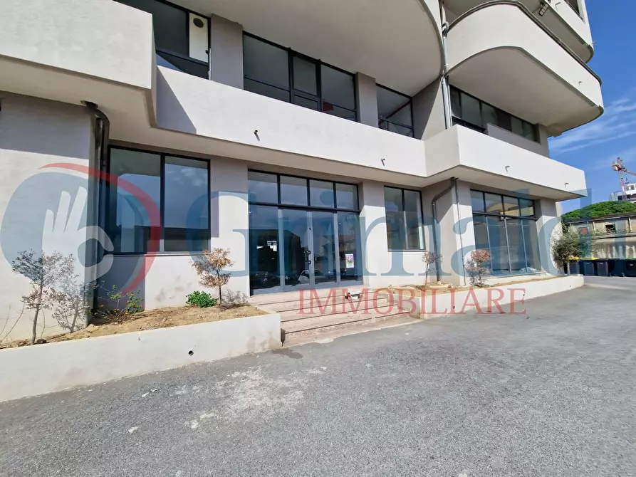 Immagine 17 di Negozio in vendita  in Via Adolfo Celi, 185 a Messina