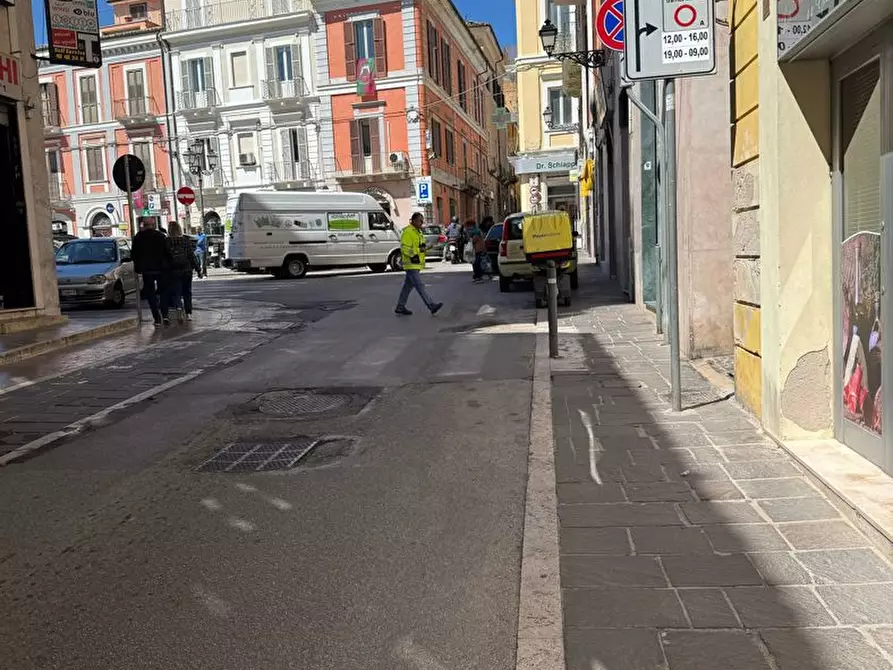 Immagine 1 di Attività commerciale in vendita  in Via ARNIENSE, 43 a Chieti