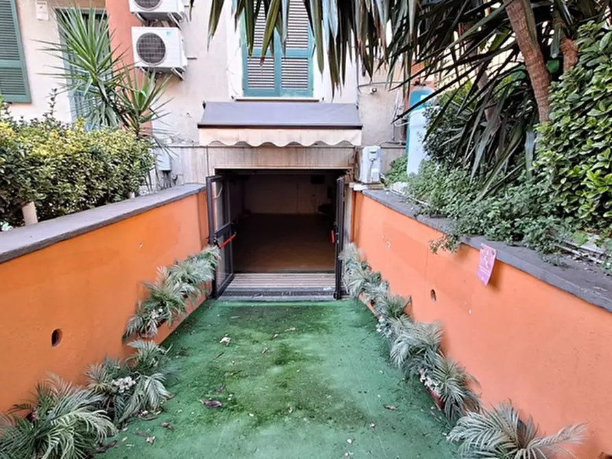 Immagine 10 di Villa in vendita  in Via Filippo Maria Briganti a Napoli