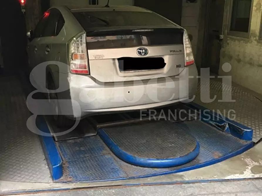 Immagine 12 di Box auto in vendita  in Corso di porta Romana, 55 a Milano