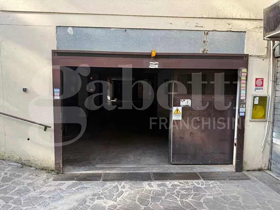 Immagine 12 di Appartamento in vendita  in Via Petrioli, 10 a Roma
