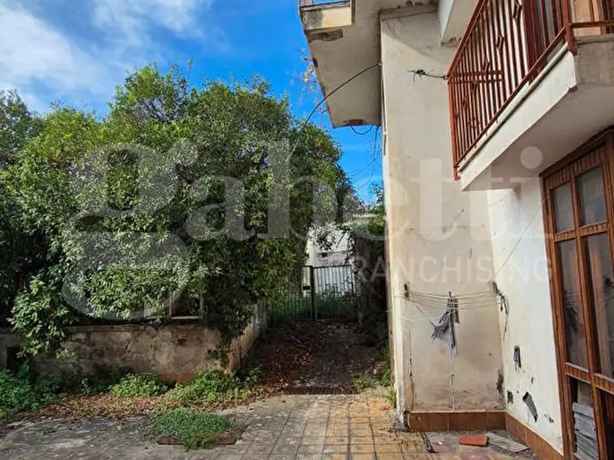 Immagine 4 di Palazzo in vendita  in Via L. Giordano, 38 a Boscotrecase