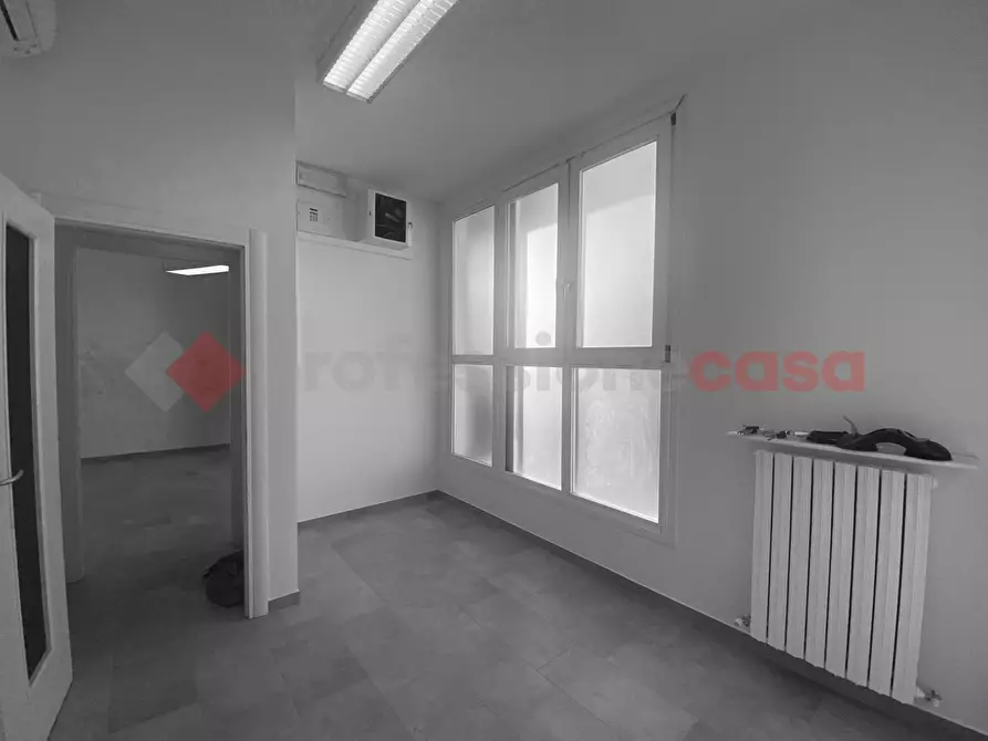 Immagine 9 di Negozio in vendita  in Via Grieco a Montelupo Fiorentino