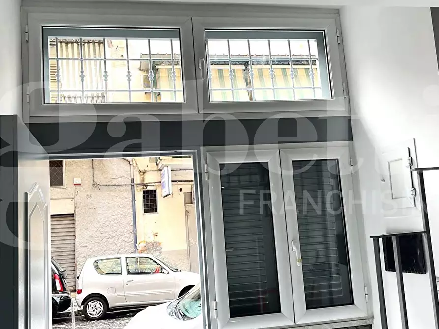 Immagine 2 di Appartamento in vendita  in Via Camillo Porzio a Napoli