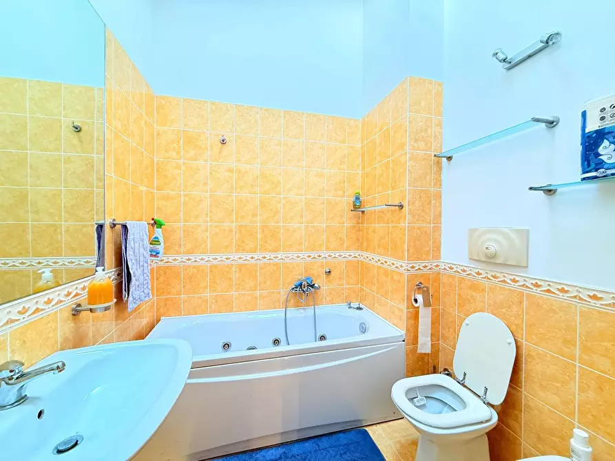 Immagine 22 di Appartamento in vendita  in Via BarzanÃ², 59 a Roma