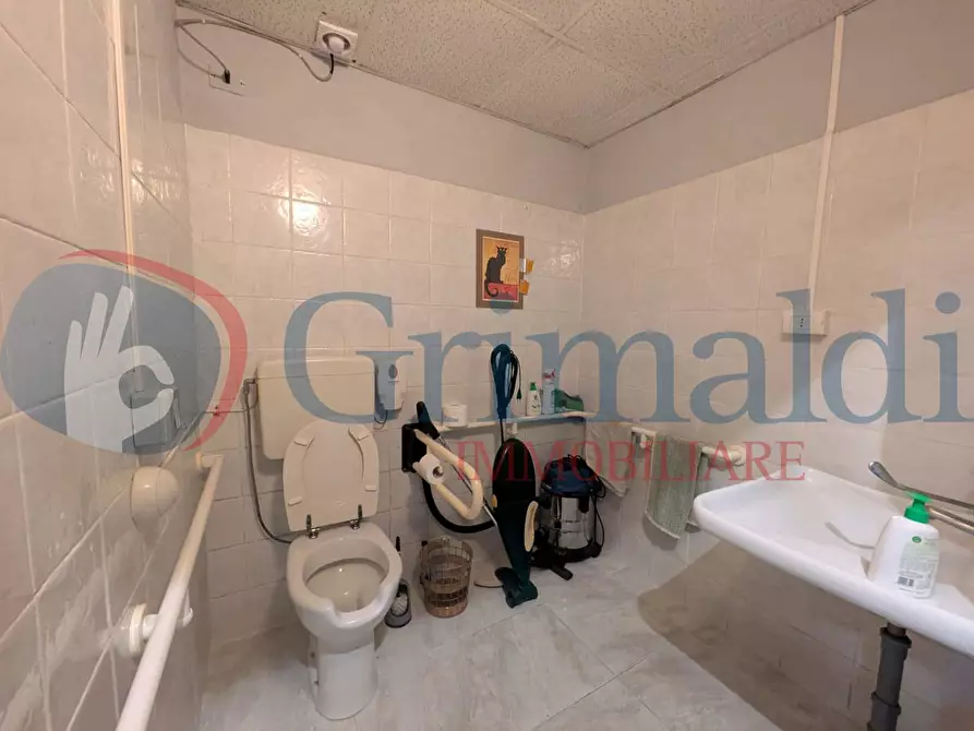 Immagine 25 di Magazzino in vendita  in Via del Testaio a Livorno