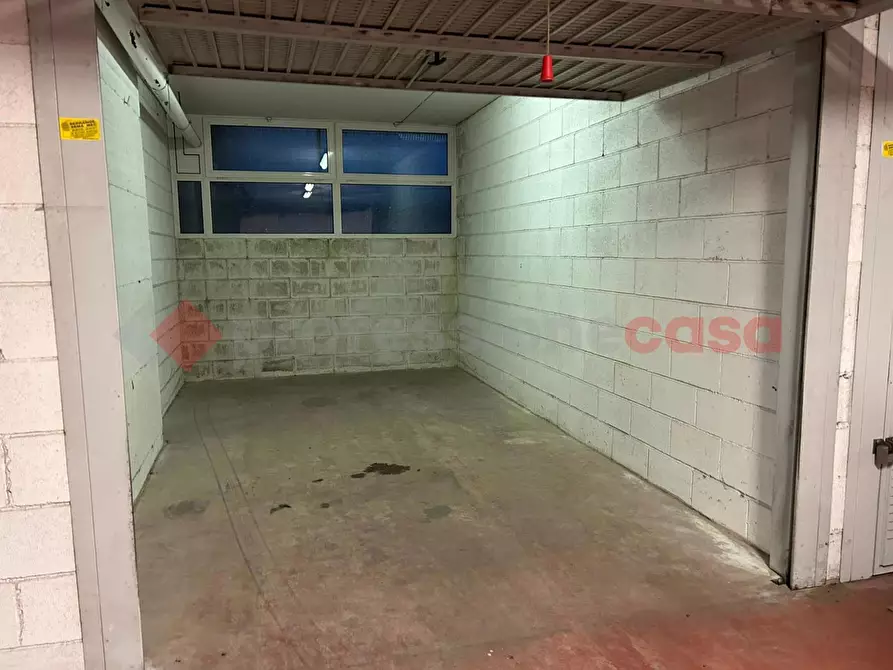 Immagine 1 di Box auto in vendita  in Via Luigi Gastinelli a Roma