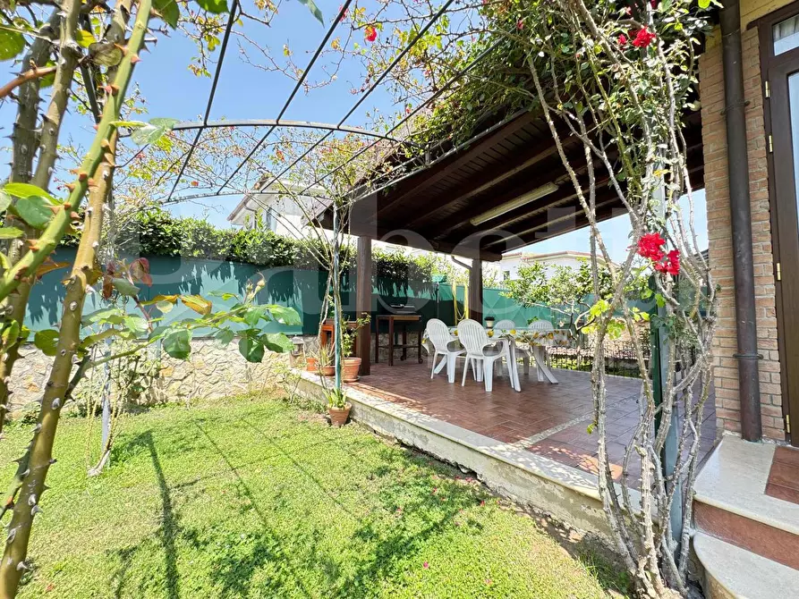 Immagine 6 di Villa in vendita  in Via poggibonsi, 5d a Pomezia