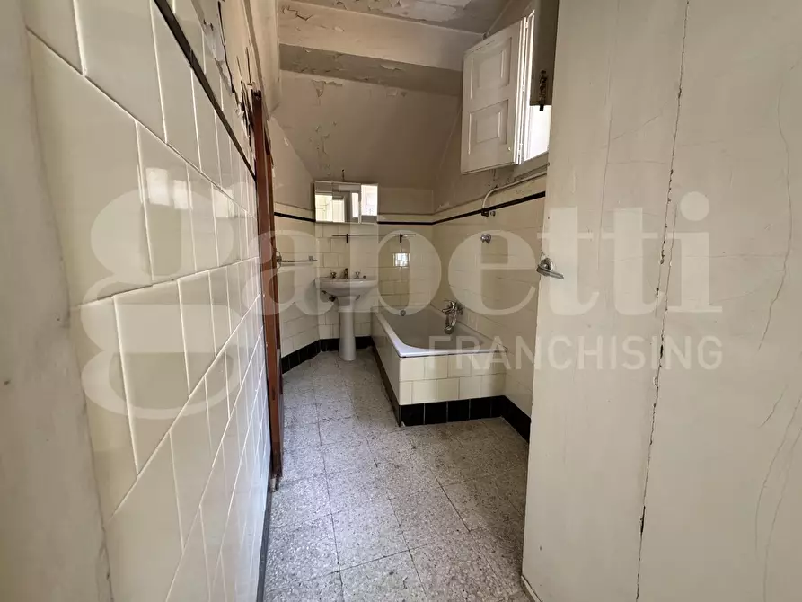 Immagine 33 di Appartamento in vendita  in Via Corte dei Guarini, 11 a Lecce